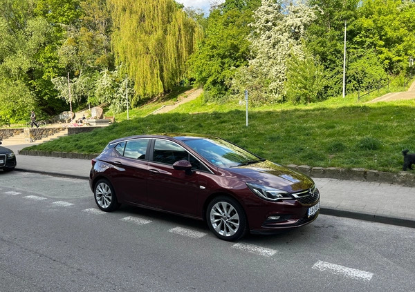 Opel Astra cena 50000 przebieg: 66600, rok produkcji 2018 z Gdynia małe 37